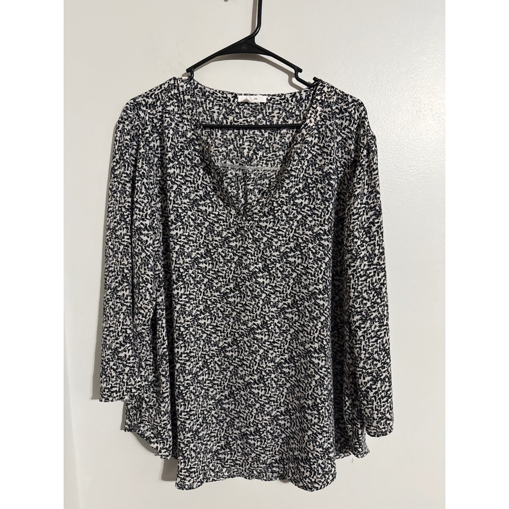 Maurices Womens XXL Black White Abstract Print V-Neck Roll Tab Sleeve Blouse Top